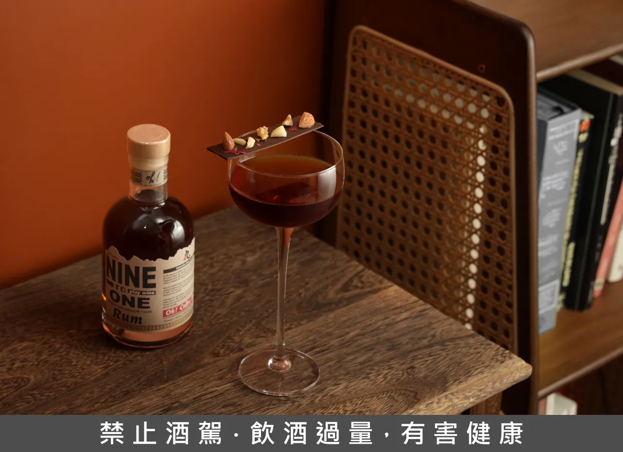 握咖啡蘭姆馬丁尼。業者提供