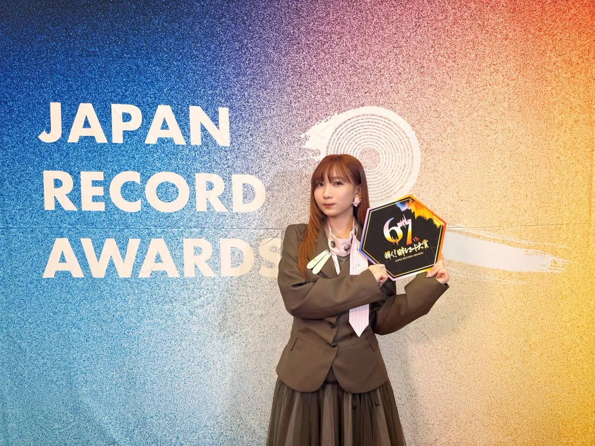 YOASOBI主唱ikura以几田莉拉名义，推出个人单曲《恋风》获奖。翻摄官方X