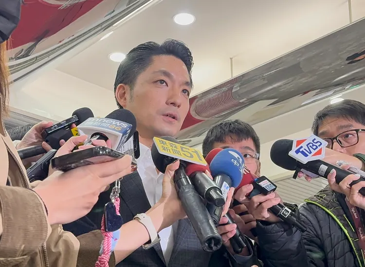 双城论坛将登场，蒋万安与简舒培隔空交火，「龟孙子」成焦点。张彩茜摄