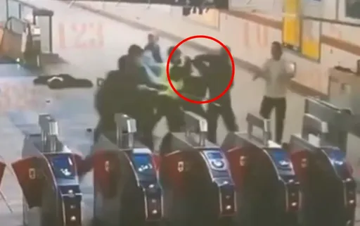 北捷大直站醉汉暴走吼叫吓坏人　站长、保全喷辣椒水、钢叉制伏