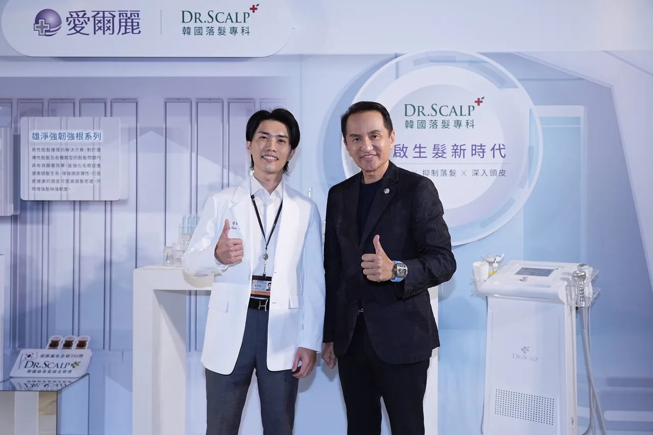 愛爾麗廖耕賢醫師（左）與集團董事長常如山。彭欣偉攝