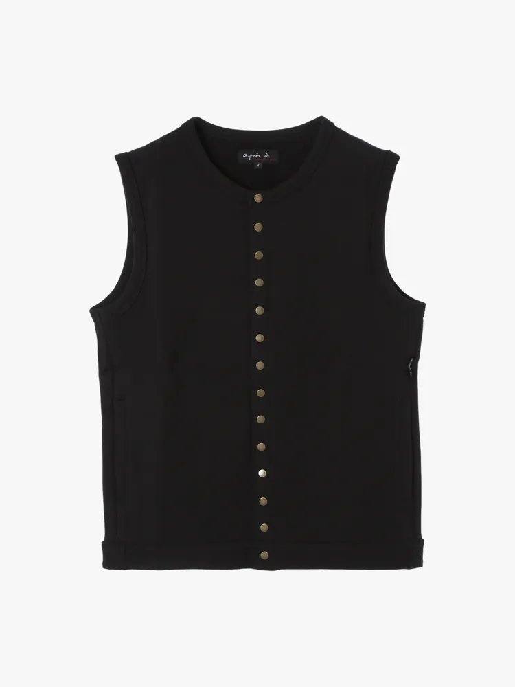 agnès b. Azur開襟背心，7580元。品牌提供