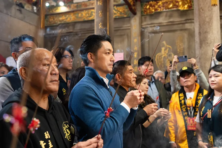 青山宮暗訪活動登場，蔣萬安在現場參與起轎儀式。北市府提供