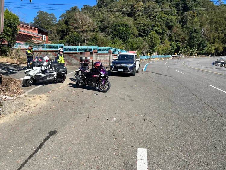 台三線苗栗獅潭路段這處路口，昨天上午1小時發生2件大型重機事故。民眾提供
