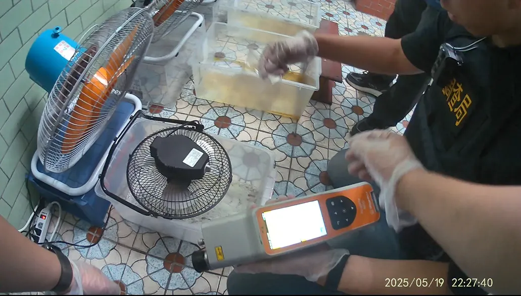 桃檢指揮新北市調處查獲以「黑水」製造喪屍菸彈工廠。調查局提供