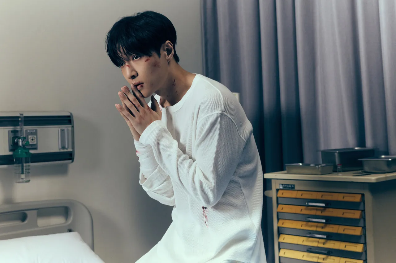 张艺兴为了中国的活动缺席EXO见面会，挨批根本没有心。翻摄EXO X