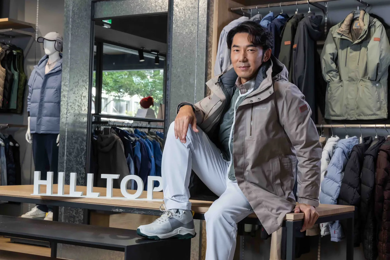 李李仁抢先示范毛帅气的冬日机能穿搭。品牌提供