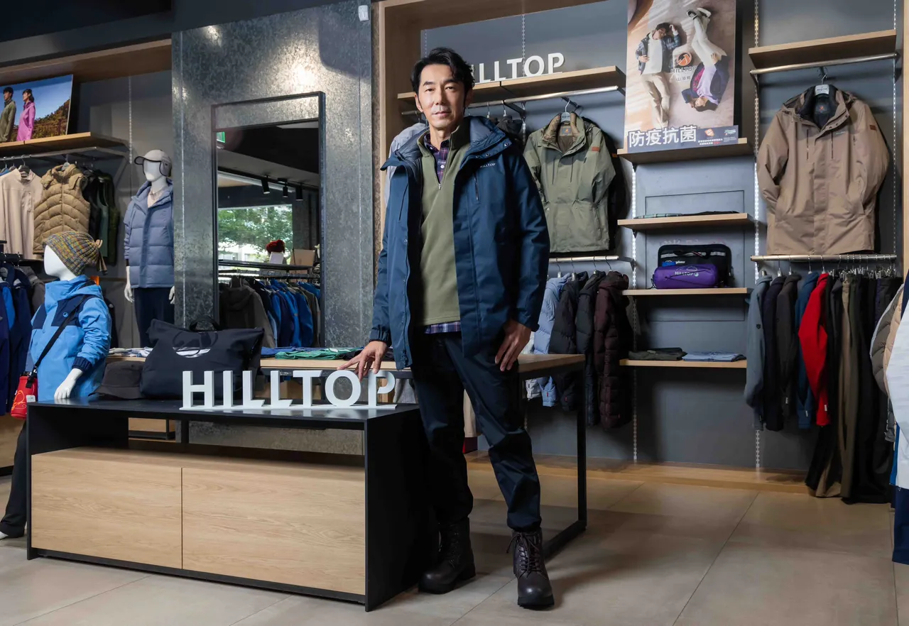 李李仁抢先示范毛帅气的冬日机能穿搭。品牌提供