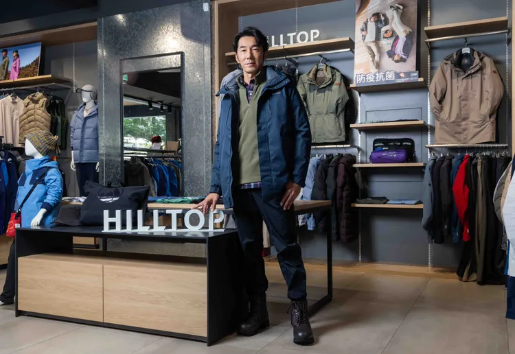 李李仁搶先示範毛帥氣的冬日機能穿搭。品牌提供