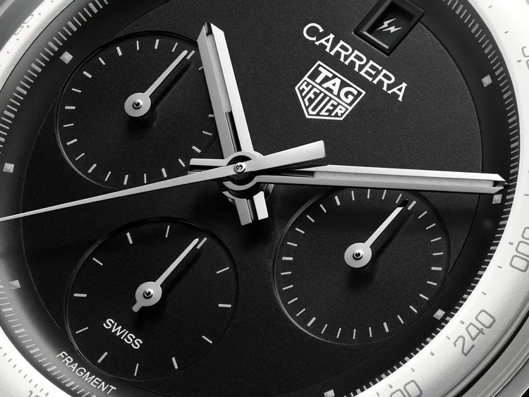 TAG Heuer Carrera Chronograph x fragment聯名限量版計時腕錶，39mm，精細磨砂拋光精鋼錶殼，黑色蛋白石錶盤，精鋼七珠鍊帶，動力儲存80小時，防水深度100米，限量500只，29萬900元。品牌提供
