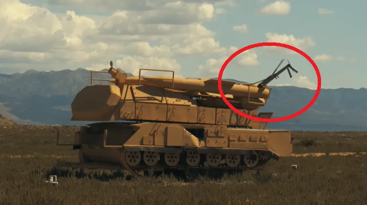 在影片中，Altius滞空攻击弹械（自杀无人机）精准集中目标。翻摄Youtube/Anduril