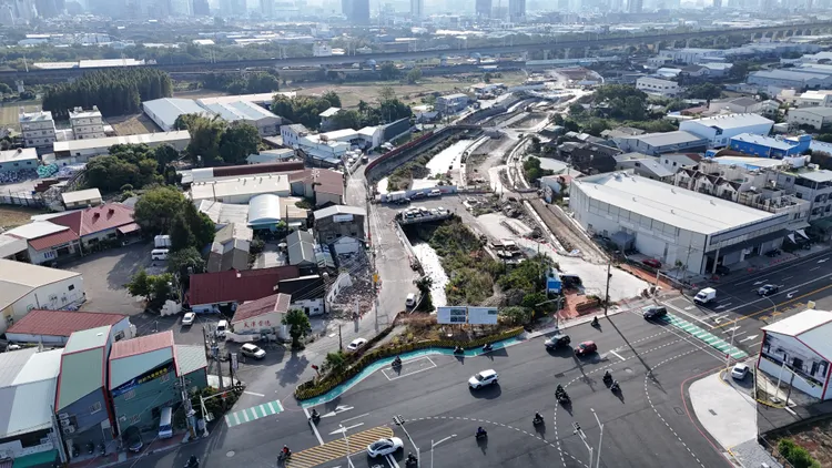 市政路延伸第2标工程营造商万德营造，上月起无故不进场施工造成进度严重延宕，中市府依规撤换厂商。市府提供