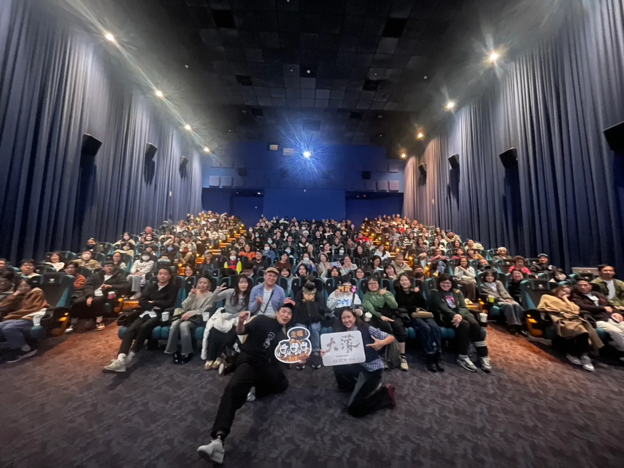 9m88和胡智强昨（14日）在台北一连跑了6场映前、映后。华文创提供