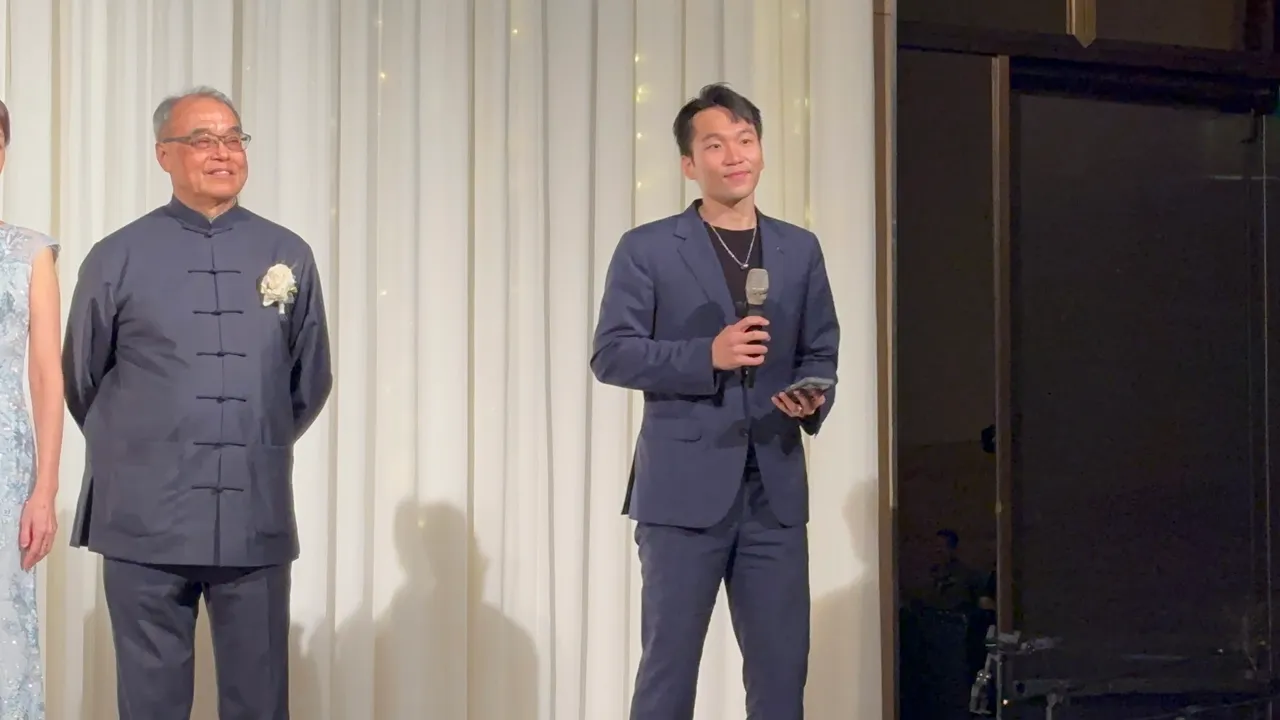 李洋（右）今天抱病参加王齐麟婚宴。特勤中心摄