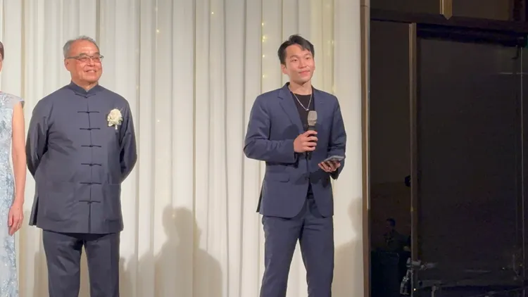 李洋（右）今天抱病參加王齊麟婚宴。特勤中心攝