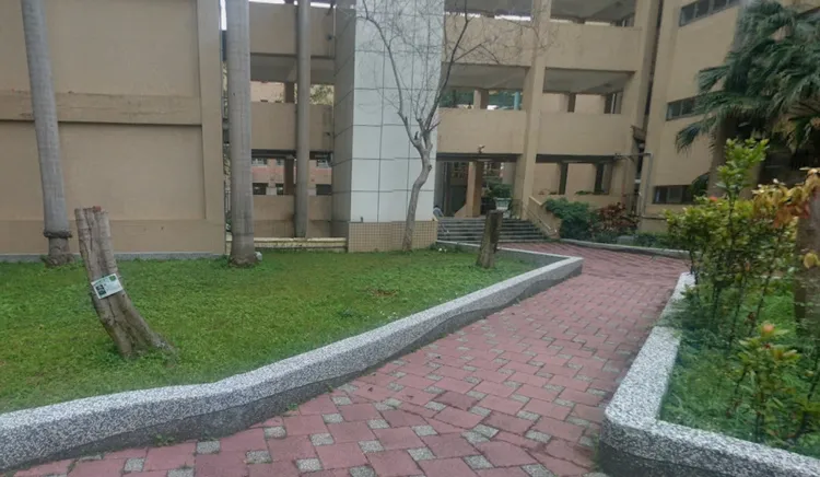 台北市北投区某国中发生女学生坠楼事件。翻摄画面