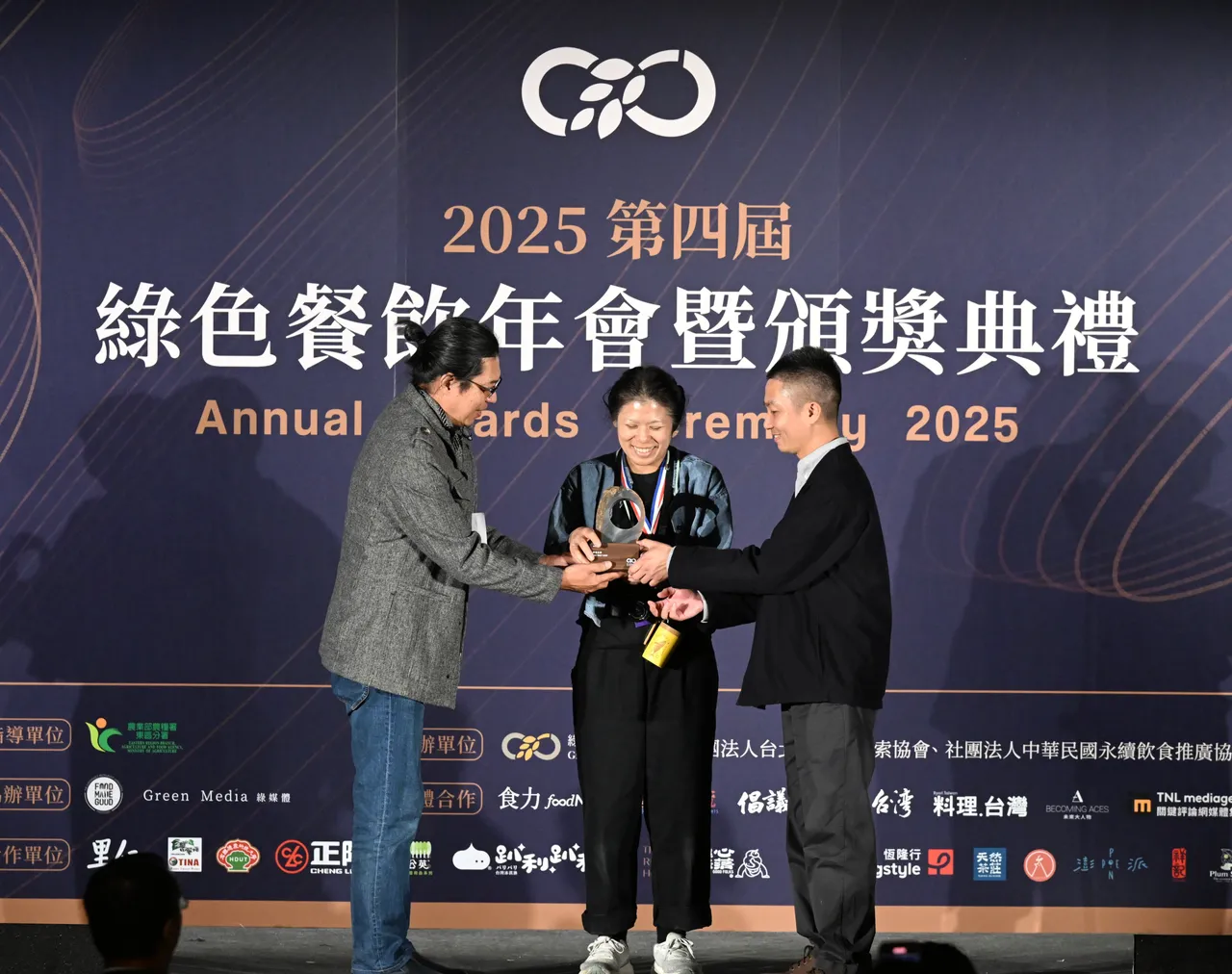 拾穗女主厨吕宁期拿下最佳主厨大奖。业者提供