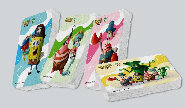 期間購買4款聯名套餐任一，即可獲得海綿寶寶木漿海綿。拿坡里提供