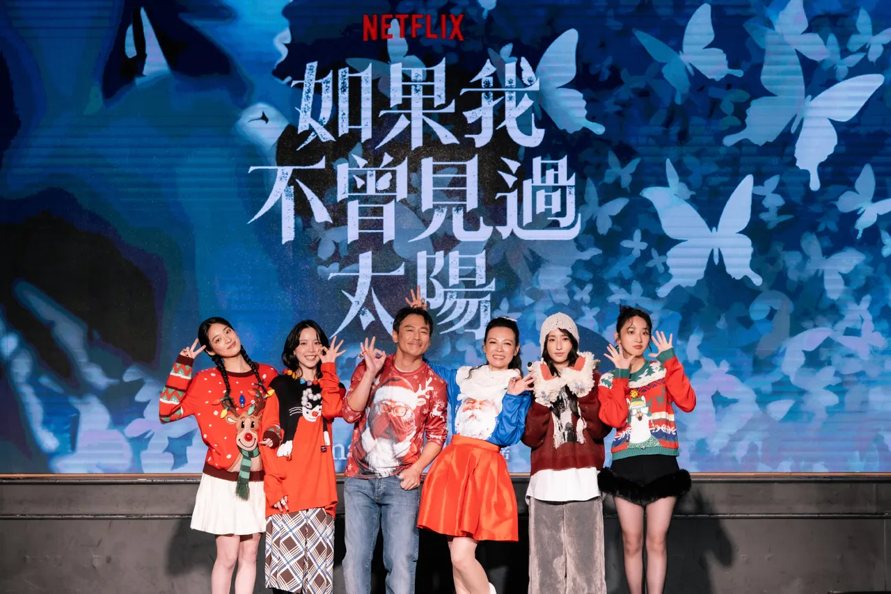 江齐（左起）、程予希、江宏恩、陈孝萱、柯佳嬿、李沐是一家人。Netflix提供