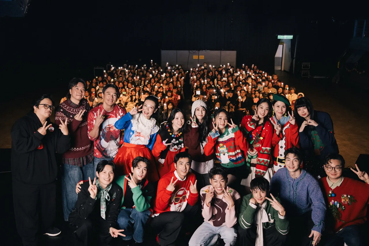 《如果我不曾见过太阳》演员群和主创团队和粉丝同欢。Netflix提供