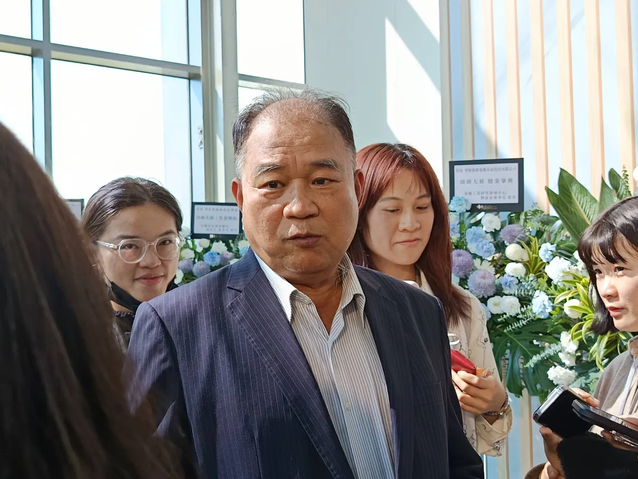 世纪钢董事长是赖文祥受访表示，台湾首座海底电缆厂2027年才开始要量产供货，希望政府不能放弃厂商，不能因此就全面开放本土化。许丽珍摄