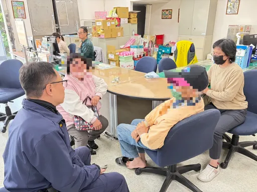 寒冬送暖！茄萣警员巡逻发现民众生活陷困　携手公所助弱势