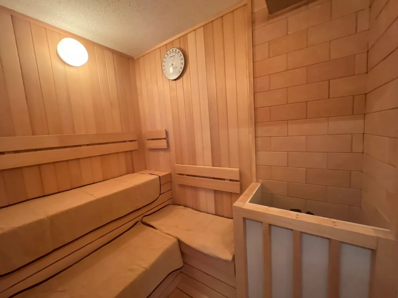 三温暖最贵会费每月约8万台币。翻摄自X