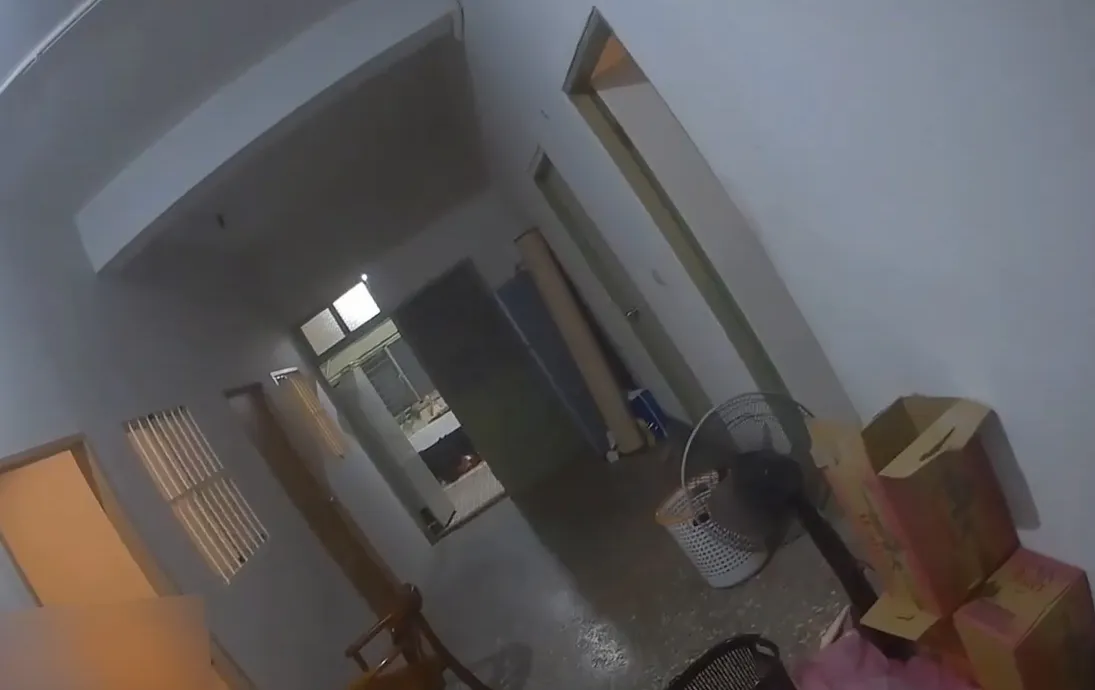 该移工住处冒出浓烟。翻摄画面