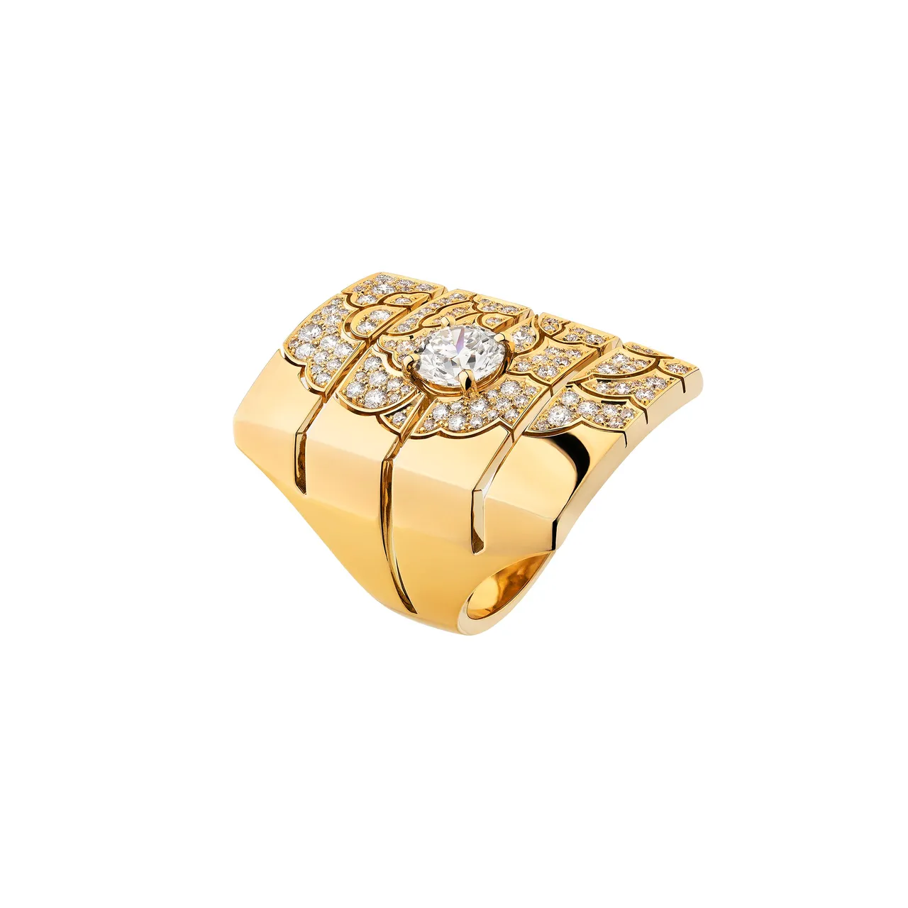 香奈儿IMPRESSION FLORALE戒指。品牌提供