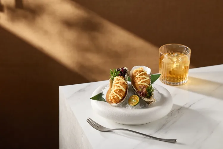 即日起至明年1/31，持大巨蛋的實體／電子票券，在「陶板屋 台北光復南店」內用消費2客套餐，每桌招待「酥炸廣島牡蠣」。王品集團提供