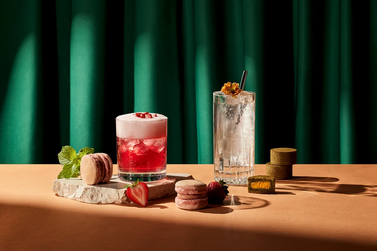 不二糕餅更攜手VENDER將東南亞熱帶風味，融入糕餅與調酒中。業者提供