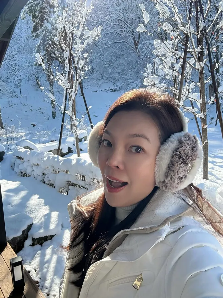 曾馨瑩身上的BOGNER滑雪裝要價逾10萬元。翻攝曾馨瑩IG