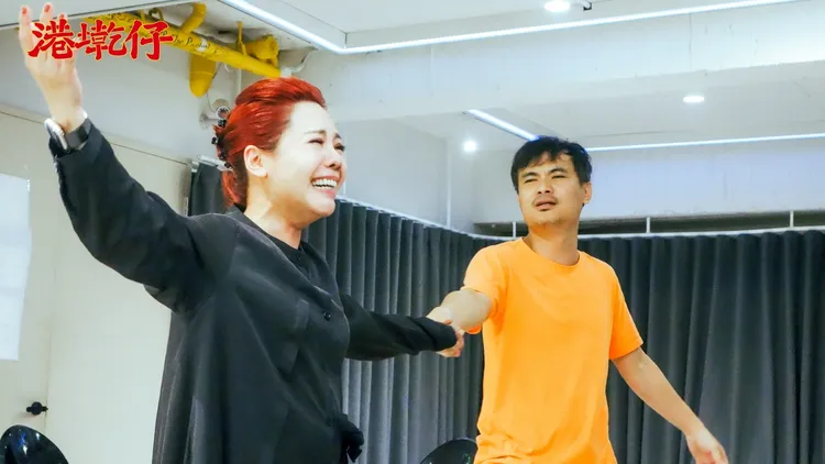 錦雯(左)跟郭耀仁有許多火花。嗨森數位文創有限公司提供