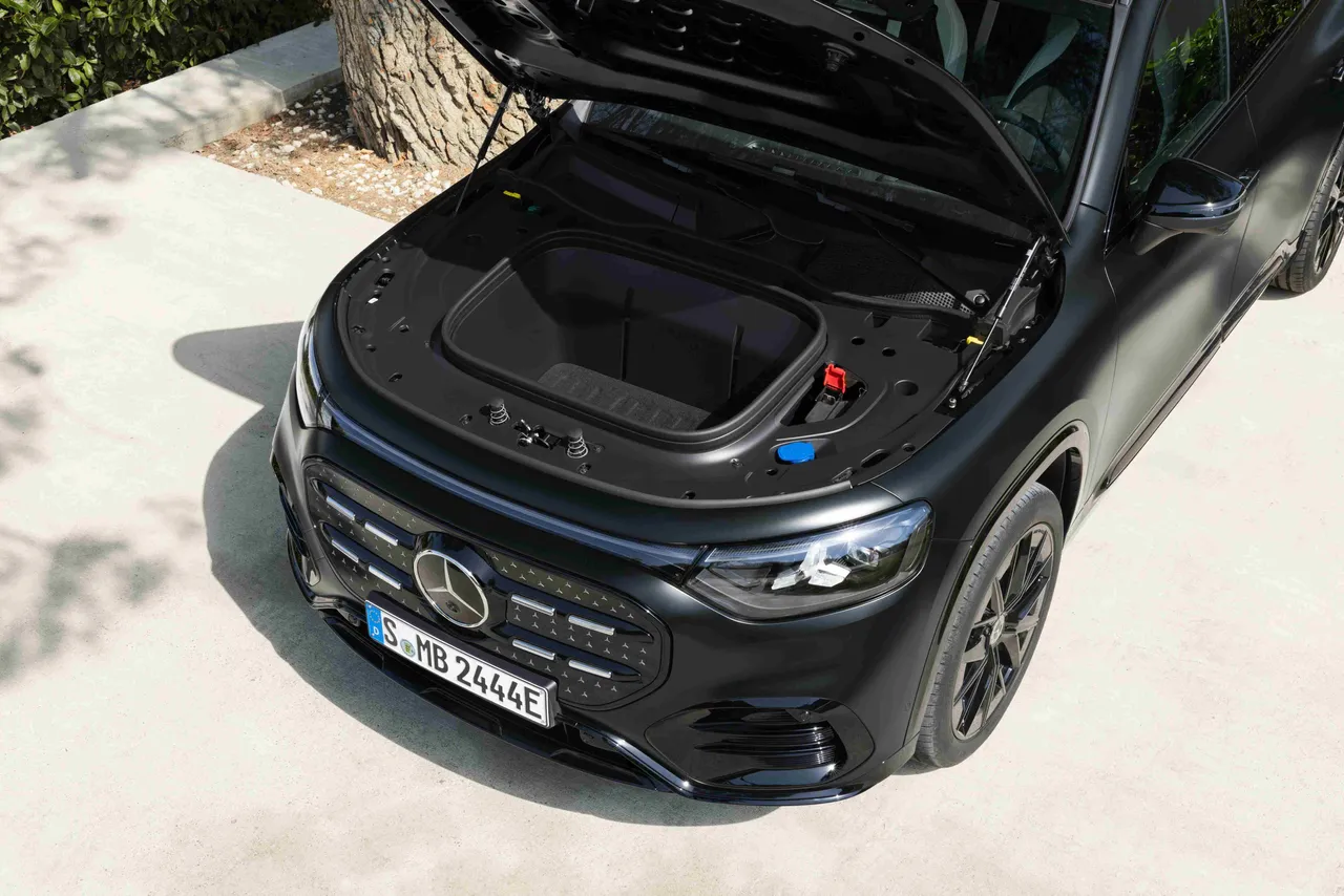 GLB配备前行李箱，再增加127公升的置物空间。原厂照片