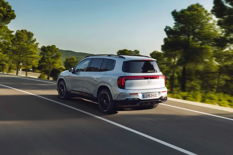 全新GLB採用MMA平台與800V架構，續航里程達WLTP 631公里。原廠照片