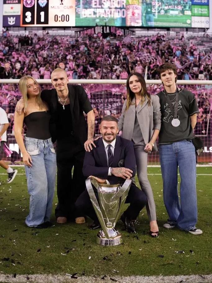 貝克漢一家感情緊密，但近一年來公開活動都獨缺長子布魯克林身影。翻攝IG