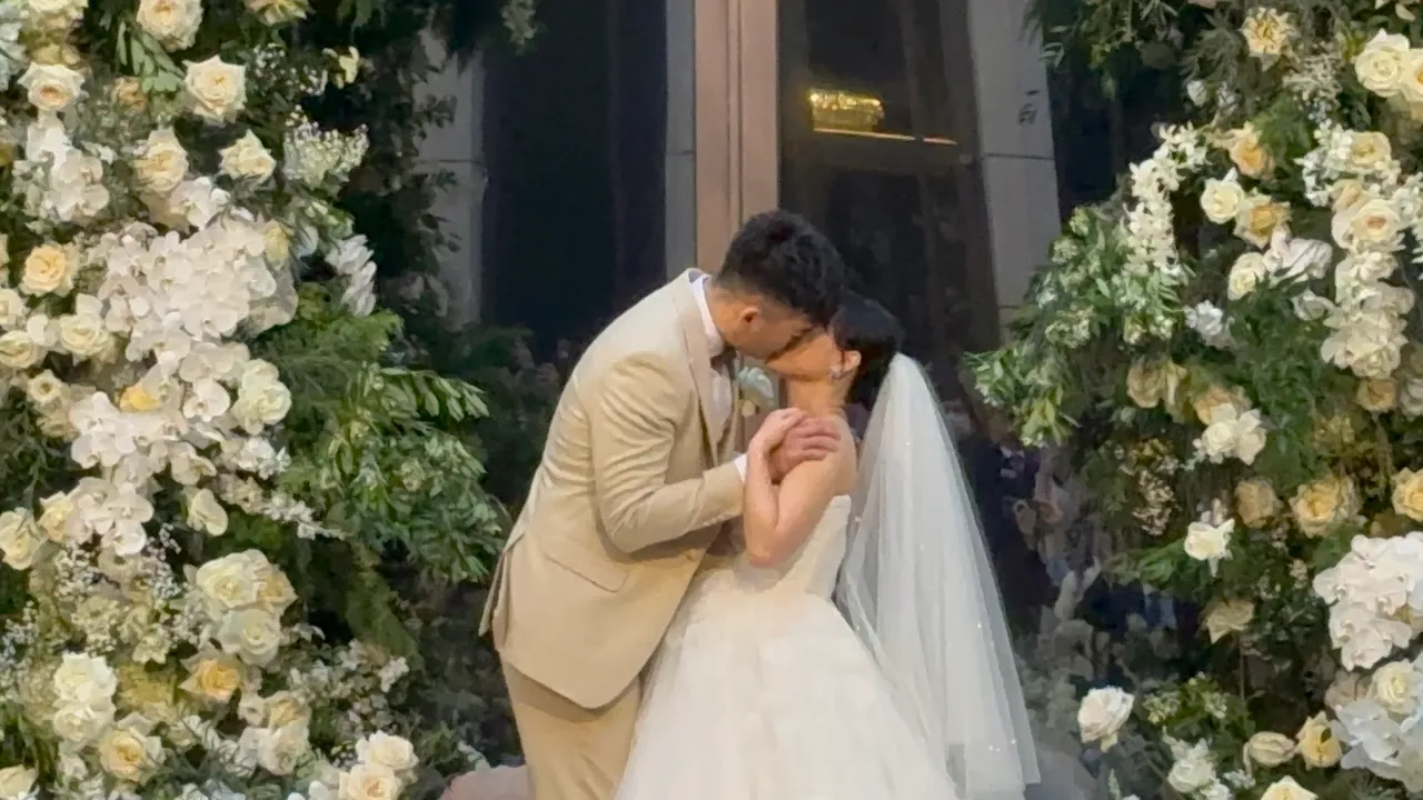 王齐麟（左）亲吻陈诗媛。特勤中心摄