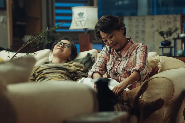 劉瑞琪（左）與曹蘭（右）共譜今年最美百合戀，晚年重新相愛。六魚文創提供