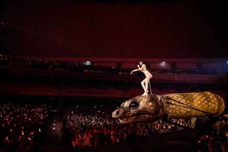 蔡依林化身大地精靈，操控「慾望巨蟒」。凌時差提供