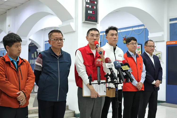 基隆市源遠路溝渠2日又發現新污染物，基隆市長謝國樑啟動五項應變。基隆市政府提供