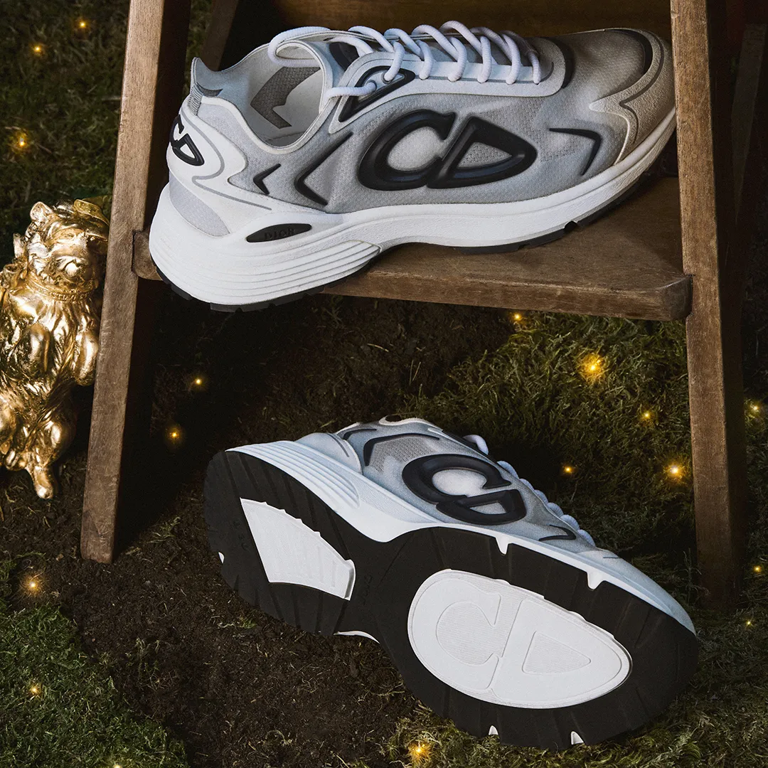 Dior B30 Countdown白色科技尼龍跑鞋，3萬7000元。品牌提供