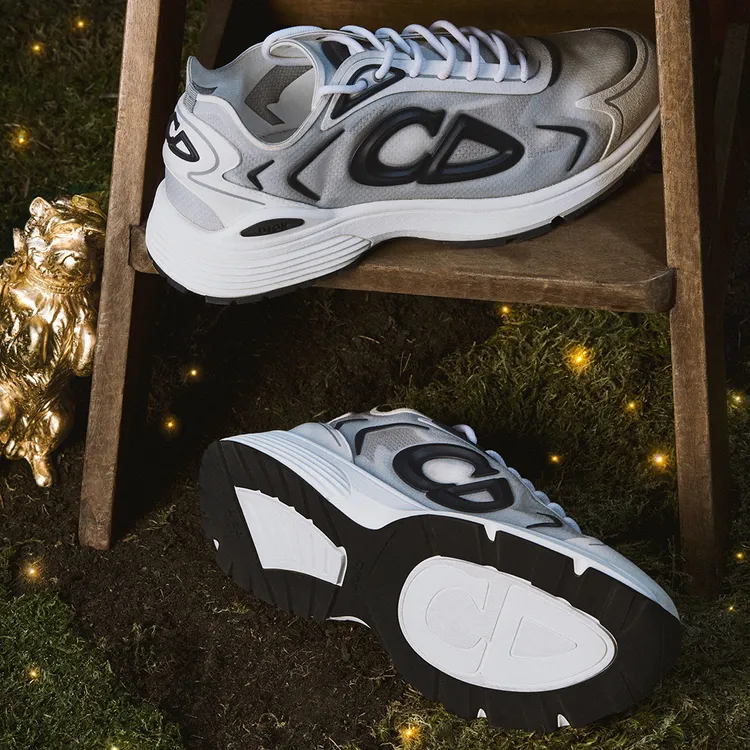 Dior B30 Countdown白色科技尼龍跑鞋，3萬7000元。品牌提供