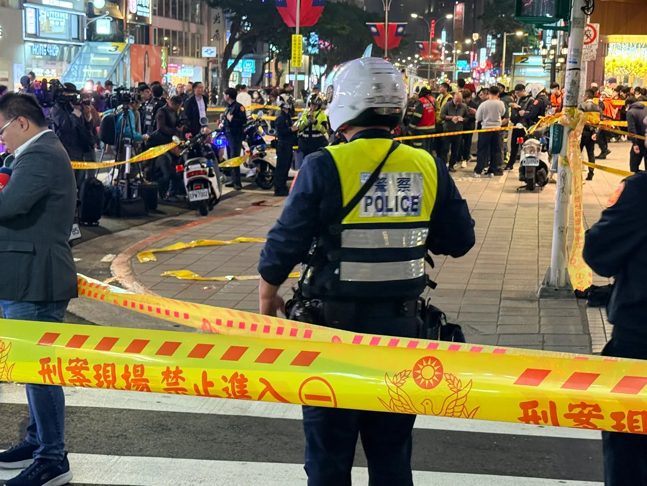 北捷掷弹砍人｜27岁男连续攻击后跳楼亡！害9人轻重伤送医　警方今晚各站巡逻