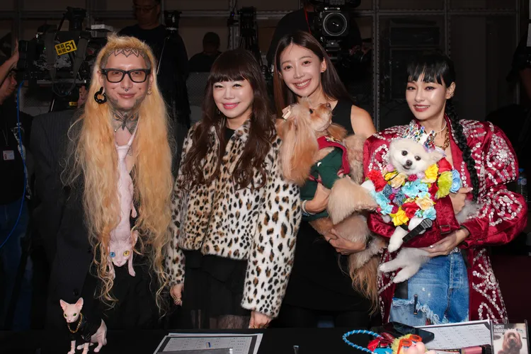 決戰毛模伸展台評審團，時尚部落客Chuckle（左起）、溫筱鴻、王心恬、王思佳。品牌提供