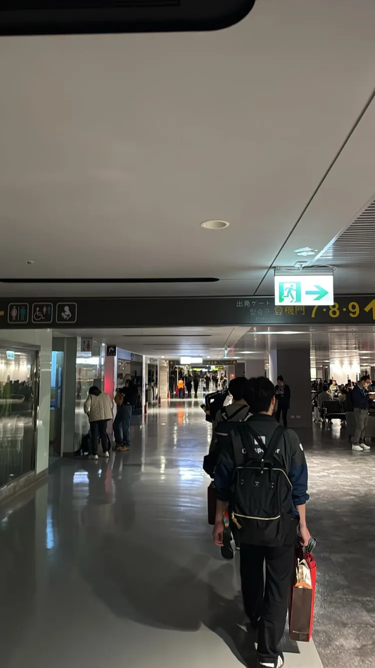 松山機場停電中。翻攝畫面