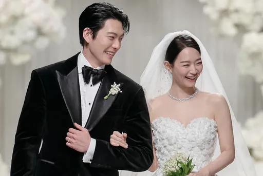 金宇彬大婚笑露夫妻脸　申敏儿雪花礼服美极了