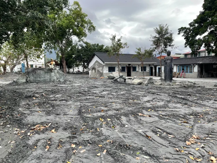 今年7月颱風重創中南部，9月底又有馬太鞍溪堰塞湖溢流。高沛生攝