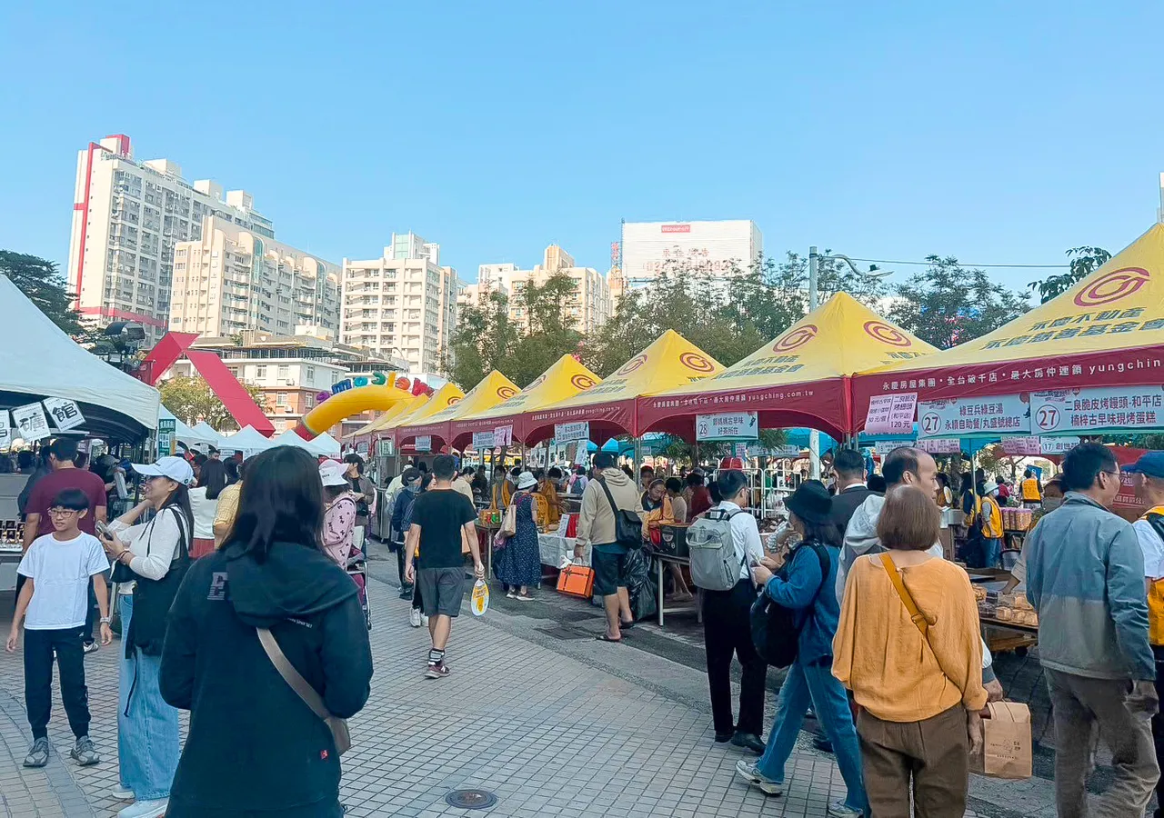 除了捐款外，永庆加盟四品牌高雄区经管会还免费赞助活动帐篷给创世基金会的「院望启程公益园游会」。永庆房产集团提供