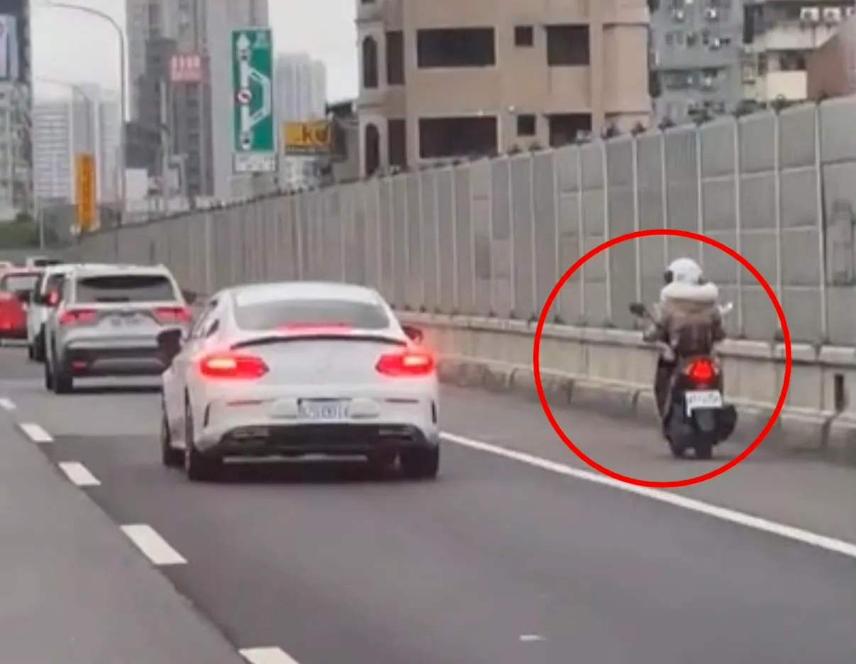 独家爆料｜白牌机车闯台64「路肩狂飙」　后座装安全扶手！疑似妈妈骑士误闯　
