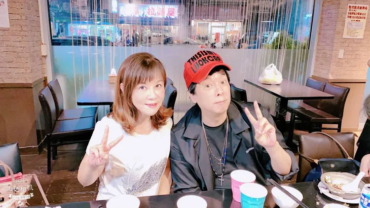 龍千玉（左）與曹西平親如家人。豪記唱片提供